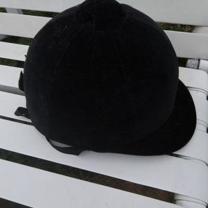 Horseback riding helmet